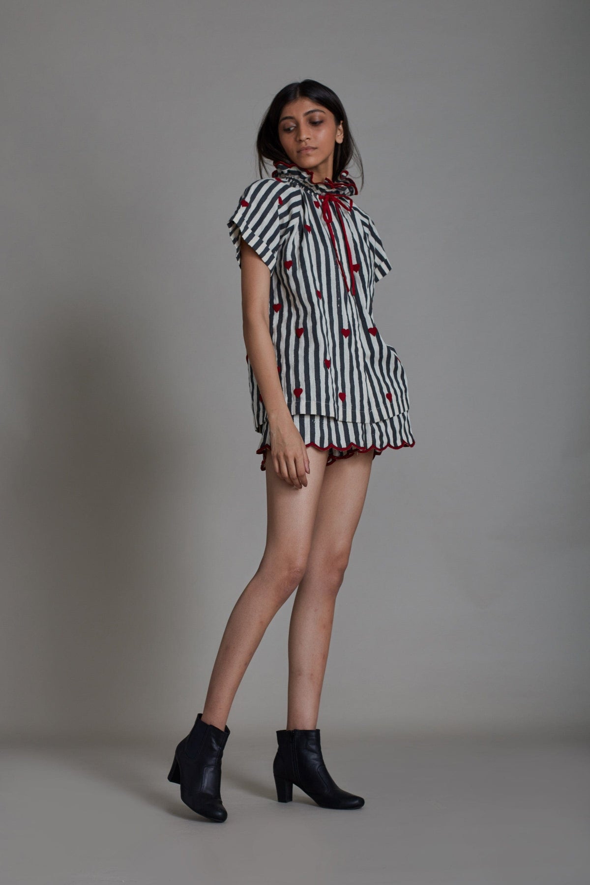 Mati TOPS STRIPE TORA SHIRT - BLACK WITH RED HEART